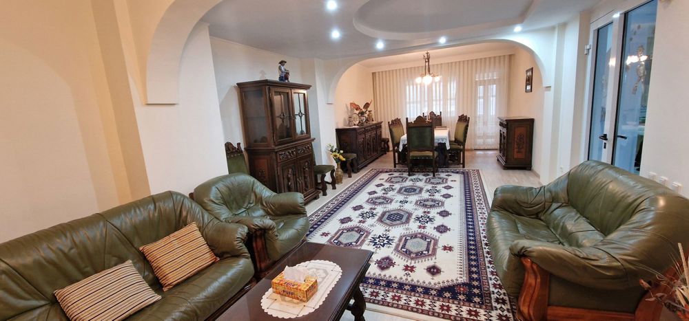 Coiciu, o vila construita pe cadre de beton, bine compartimentata. Coiciu, o vila construita pe cadre de beton, bine compartimentata.