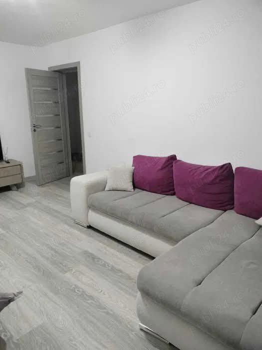 Apartament cu trei camere, zona Bradet în bloc tip vila