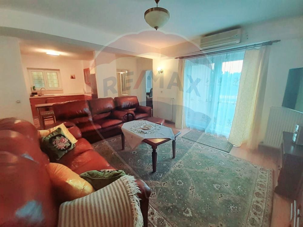 Apartament cu 3 camere de închiriat în zona Subcetate