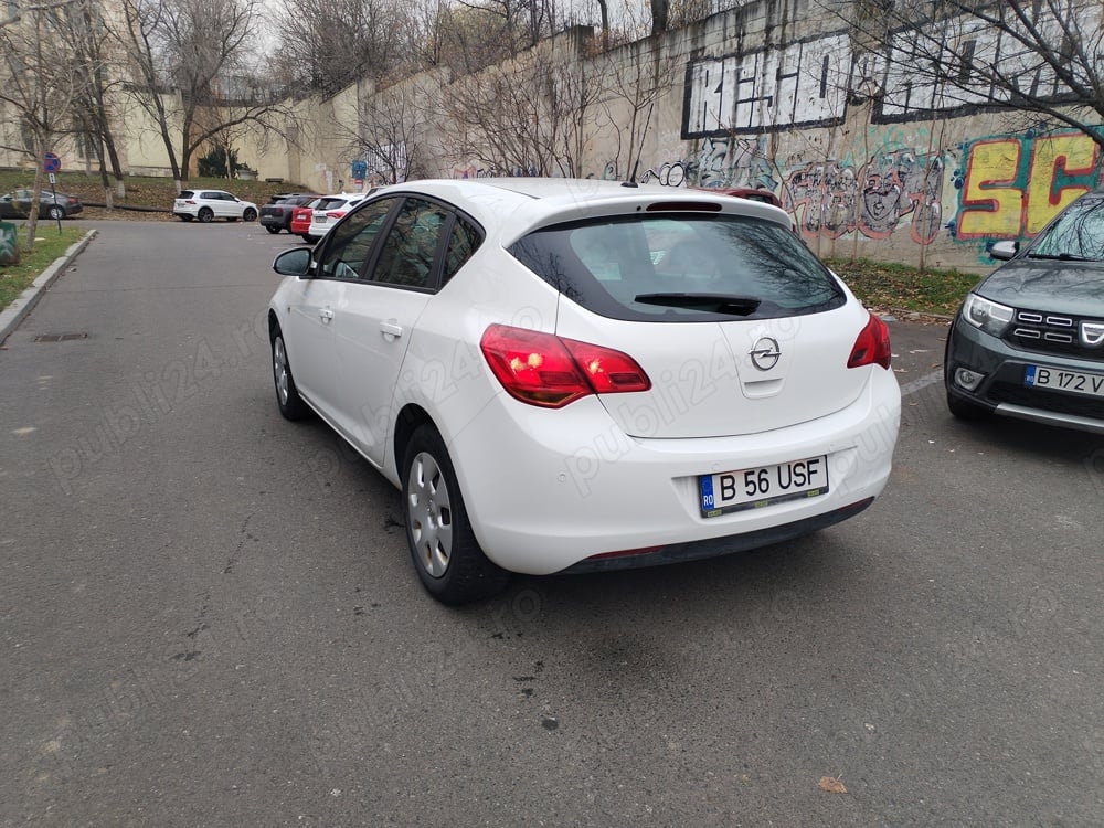 Opel Astra J motor 1 6 benzină an 2012