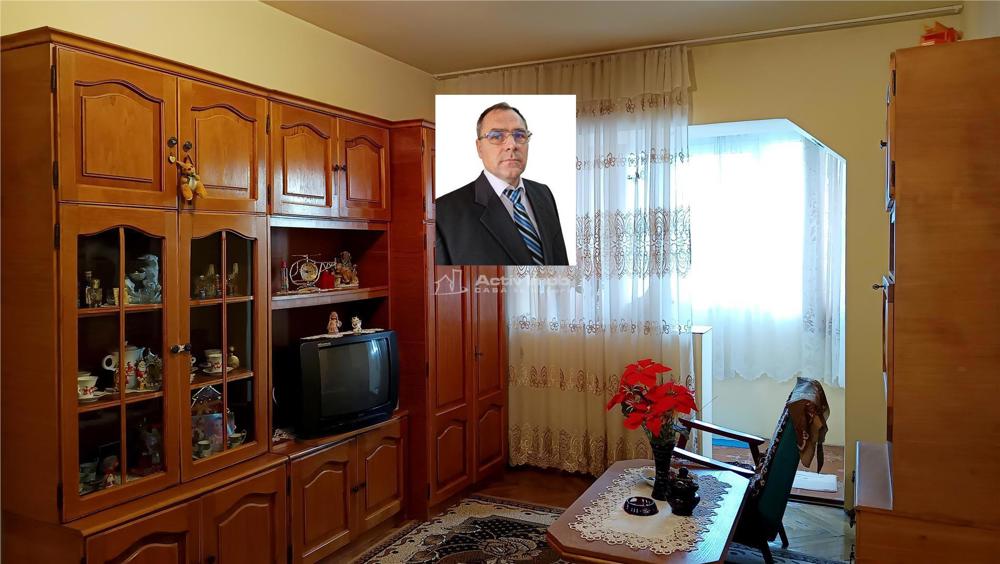 Moldova Noua, Apartament 2 Cam. Semidecomandat