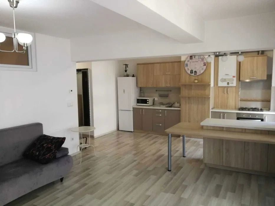 Apartament de inchiriat cu 4 camere