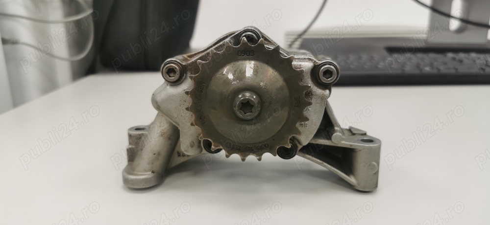 Pompa ulei originala 03G115105 VW Golf 5 2.0 tdi