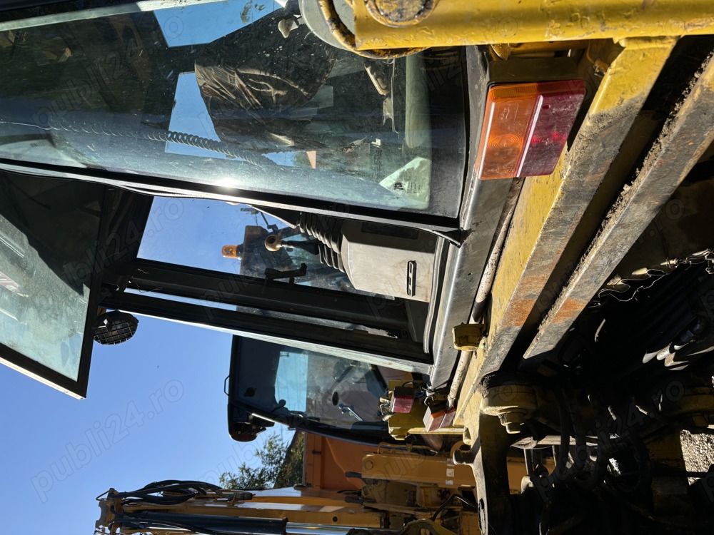 Vând Buldoexcavator 3XC