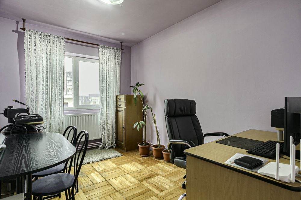 Apartament spatios cu 4 camere strada Fat Frumos