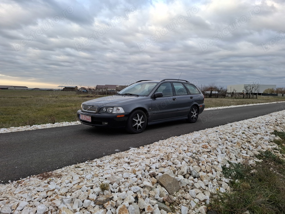 volvo v40