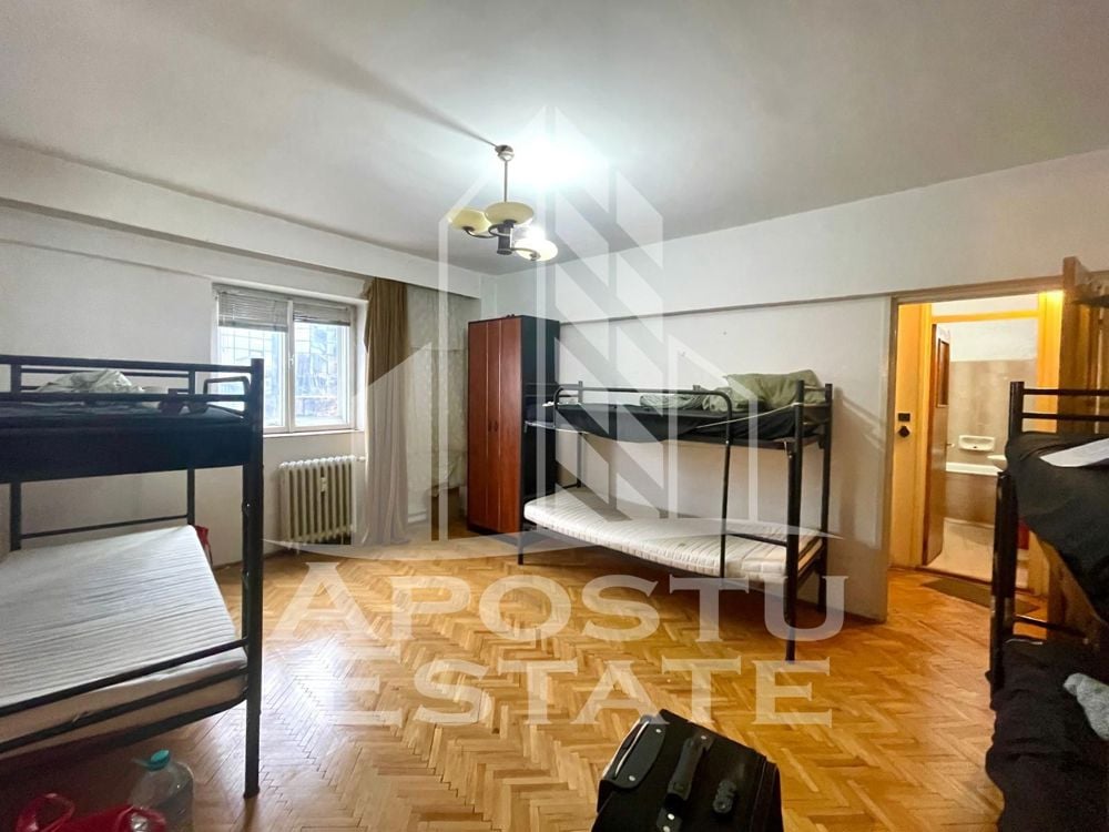 Apartament 2 camere, 2 balcoane si garaj - zona Intim