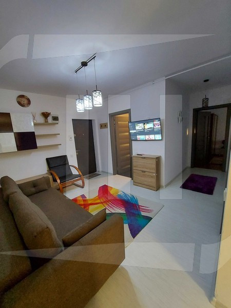 Apartament 3 camere, etaj intermediar, 2 parcari, zona Vivo