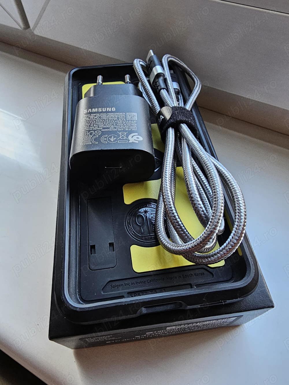 Cutie samsung s21 plus + incarcator + cablu de date pentru s21 plus