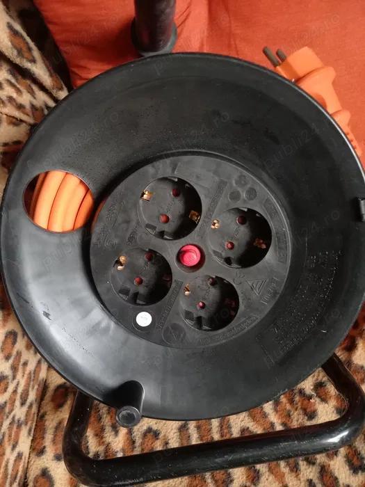 NOU,DERULATOR BACHMANN,25 metri,sectiunea 3x2,5mmp,4 Prize SCHUKO,cu Termosiguranta,cadru METALIC