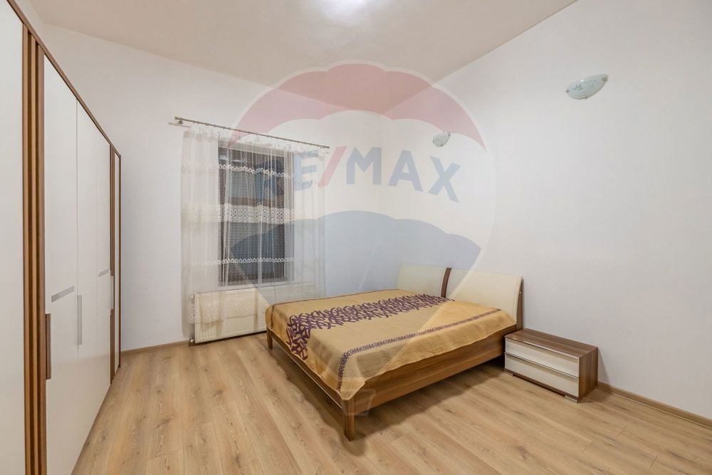 Apartament la casă de închiriat