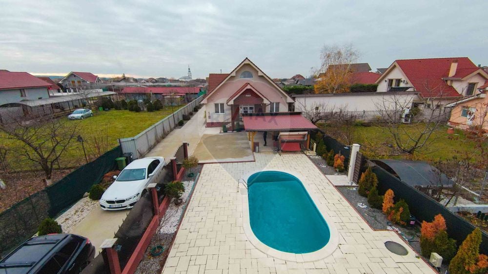 Casǎ cu piscinǎ și garaj de vânzare în Sânmartin, Băile Felix