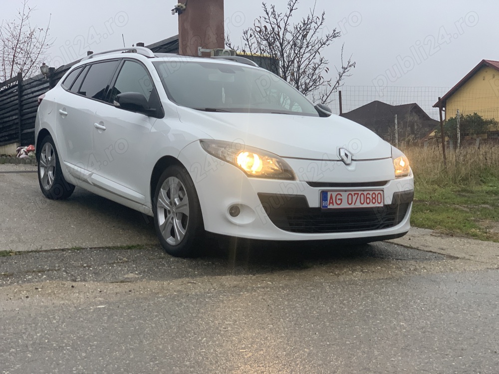 Megan 3 euro 5 Panoramika Navi mare