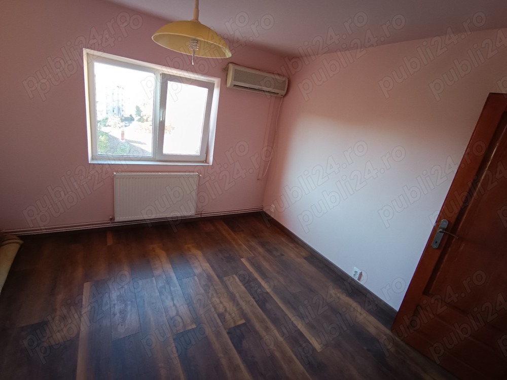 Apartament cu 3 camere în zona Simon Bărnuțiu decomandat centrala proprie