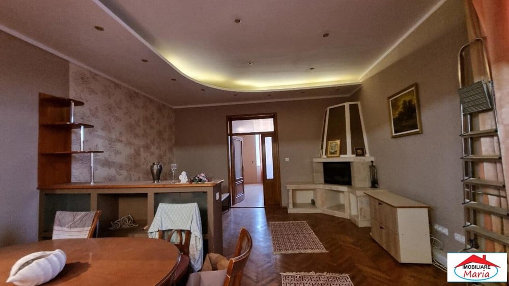 Apartament 3 camere zona centrala etaj 1( ID 22949)