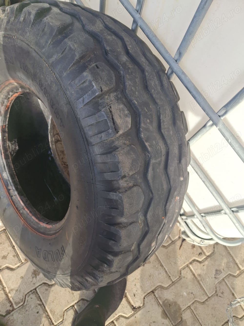 Vând 4 cauciucuri second hand 11,5.80.15