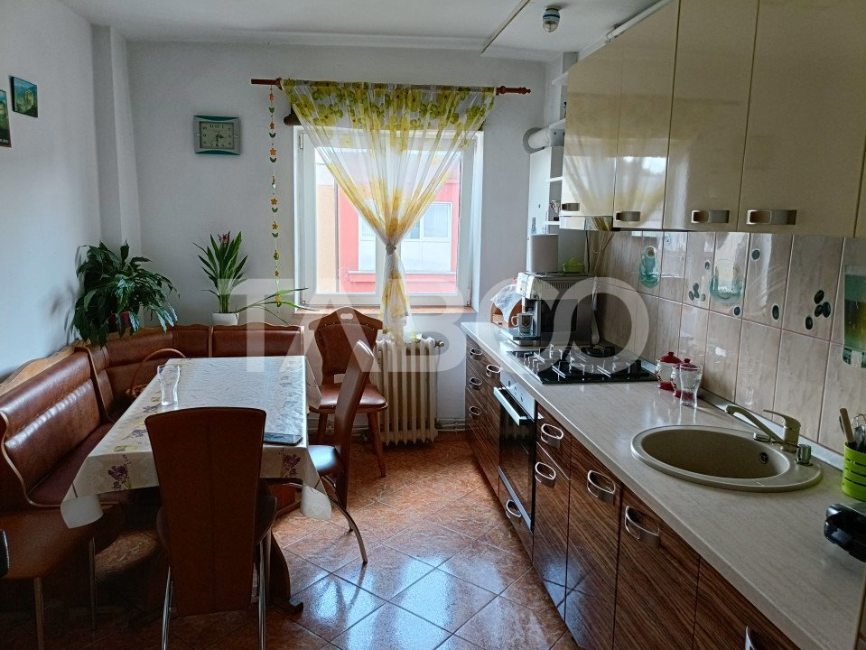 Apartament 4 camere 78mp utili mobilat utilat pivnita Aleea Parc Sebes