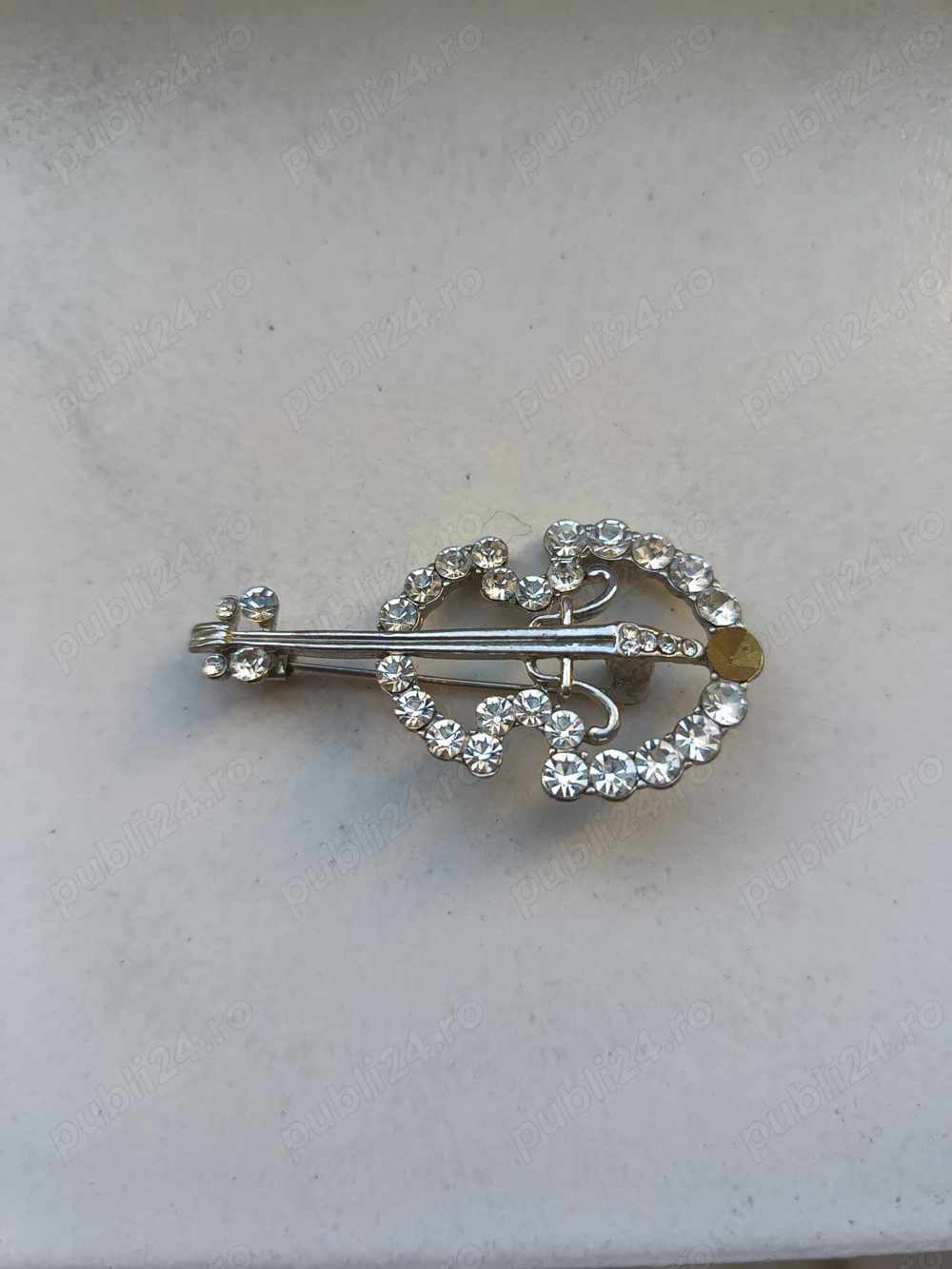 Brosa instrument muzical 4.8x2.5cm Vioara, Bass, Violina, vintage brooch, Belle broche 