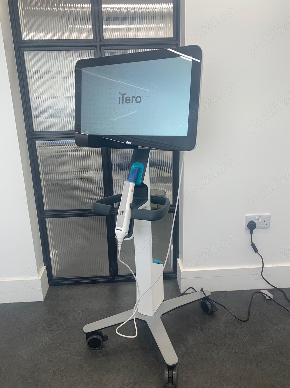 iTero Element 5D Plus Intraoral Dental Scanner