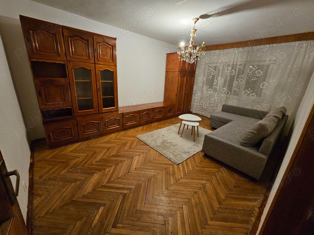 Închiriez apartament cu 3 camere, decomandat, etaj 3 4, în zona Calea Aradului din Timişoara