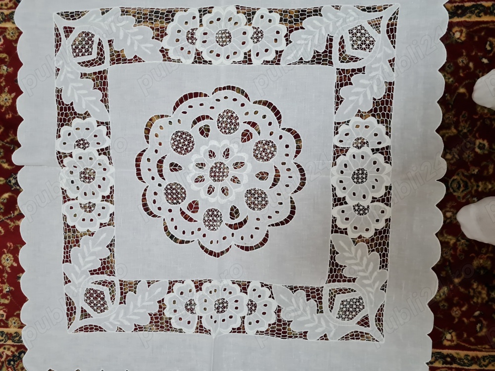 fata de masa alba cu broderie sparta