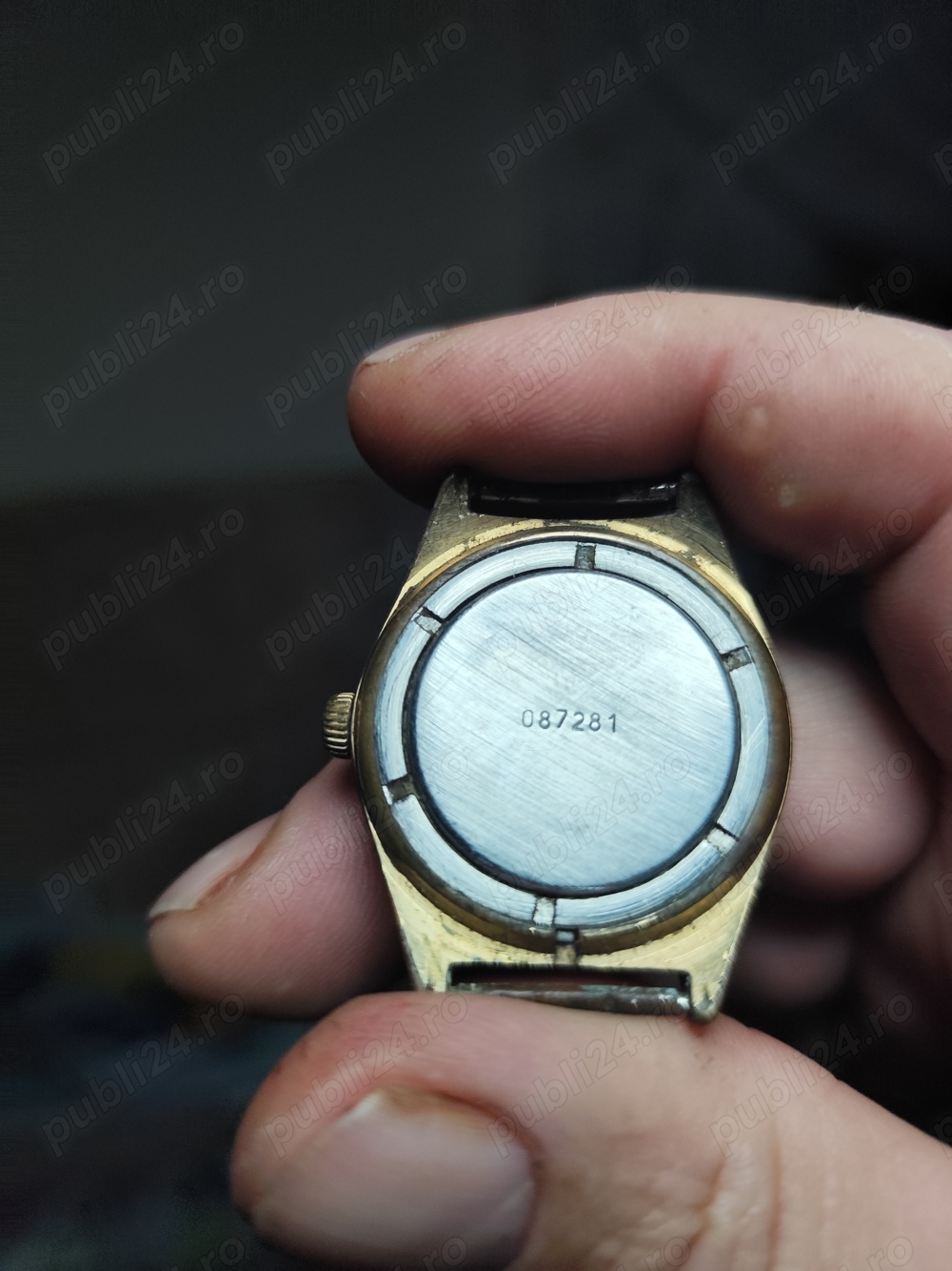 Ceas Raketa mecanic cu dată în stare de funcționare.