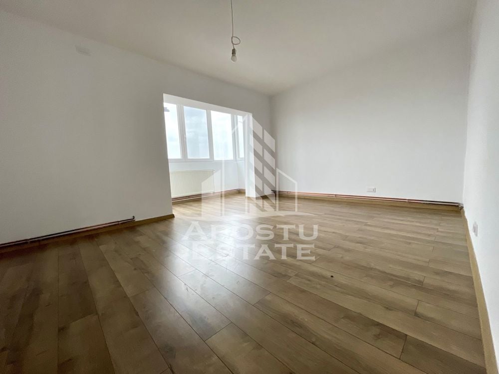 Apartament cu 3 camere, centrala proprie, zona Girocului