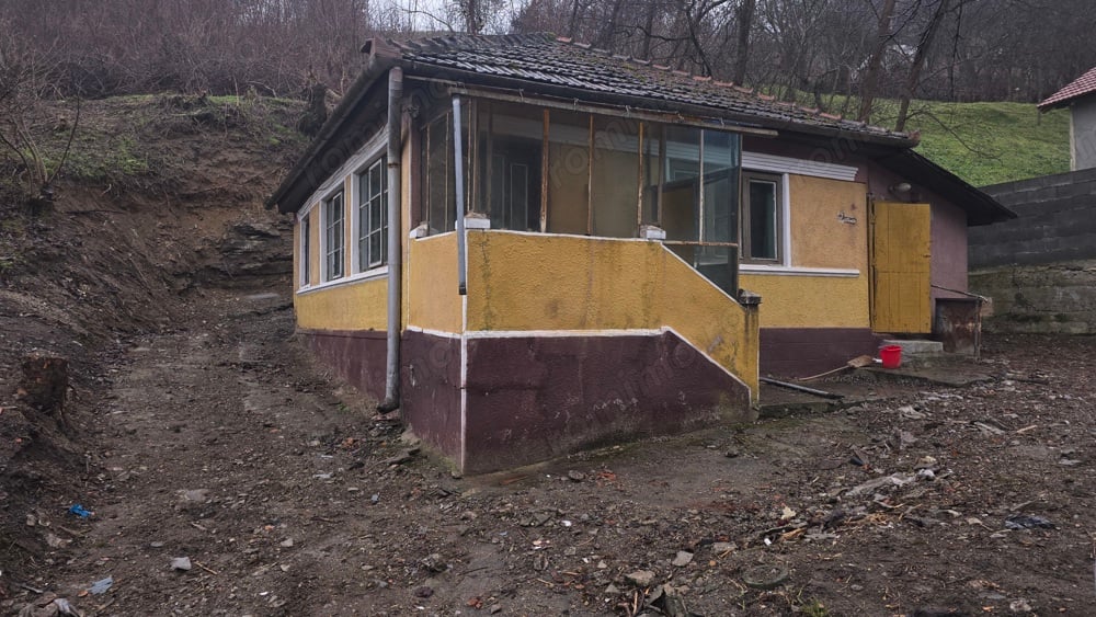 Vand casa in Deva pe un singur nivel, zona Aurel Vlaicu, suprafata totala de teren 922 mp,