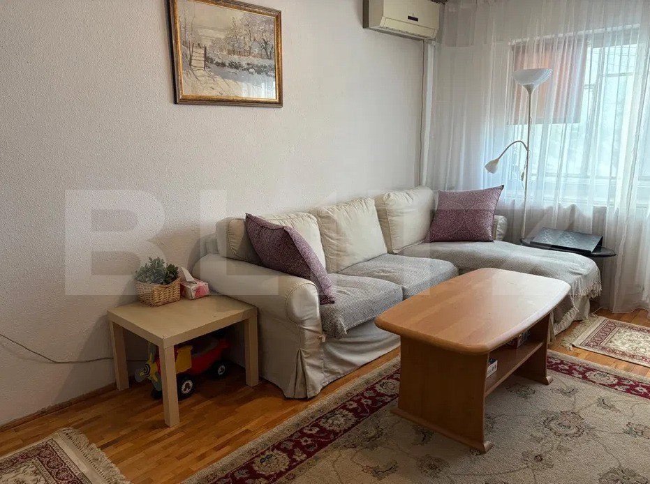 Apartament de 3 camere, decomandat, 64 mp, etajul 2, zona liceul Spiru Haret