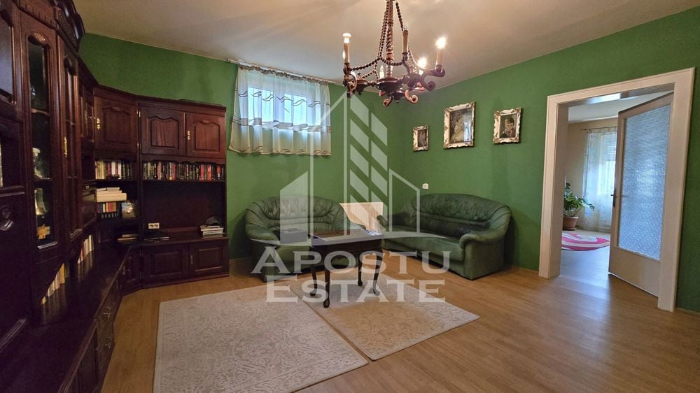 Casa individuala cu 5 camere si 3 bai, teren 1700 mp, Giarmata