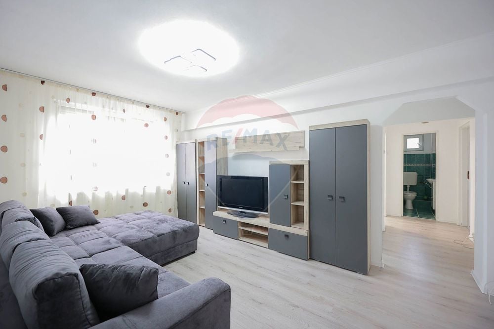 Apartament cu 3 camere de vânzare, zona Ioșia