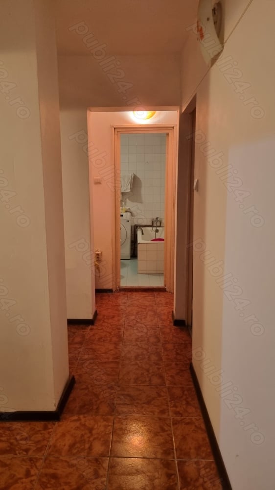 Vând Apartament 4 camere.