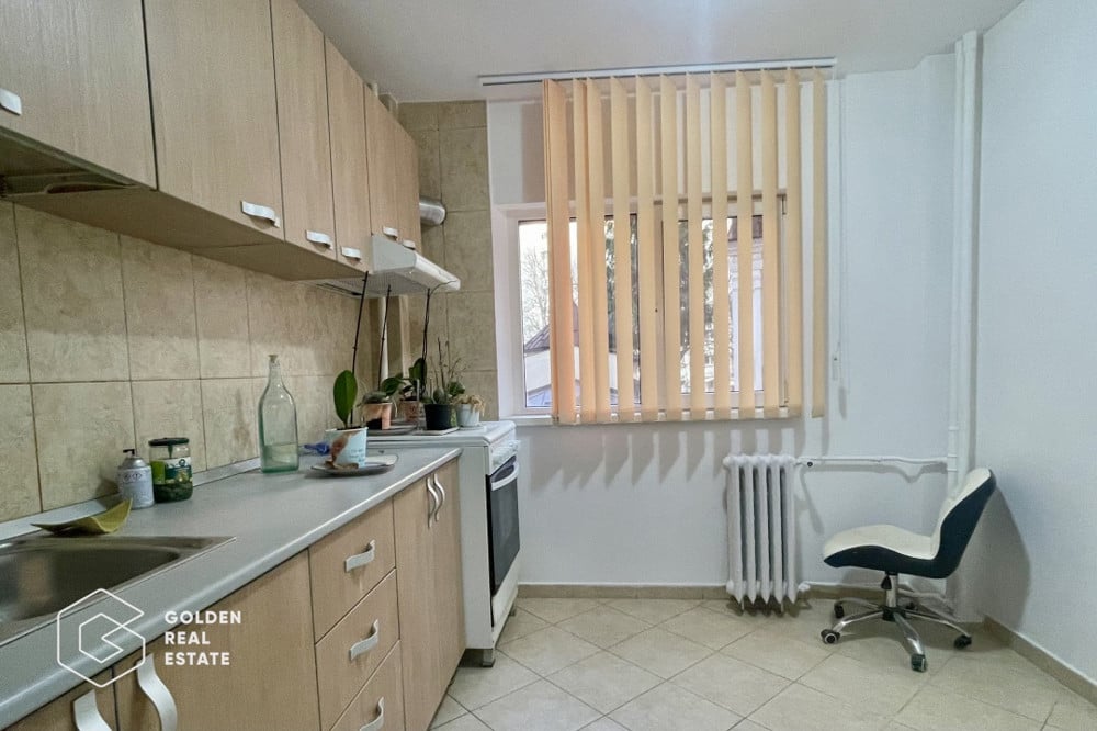 Apartament 3 camere și 2 bai, decomandat - ideal pentru birouri sau locuit