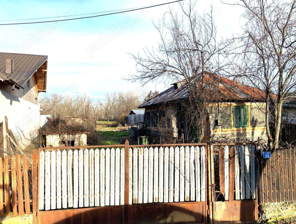 Vand casa batraneasca si teren intravilan 