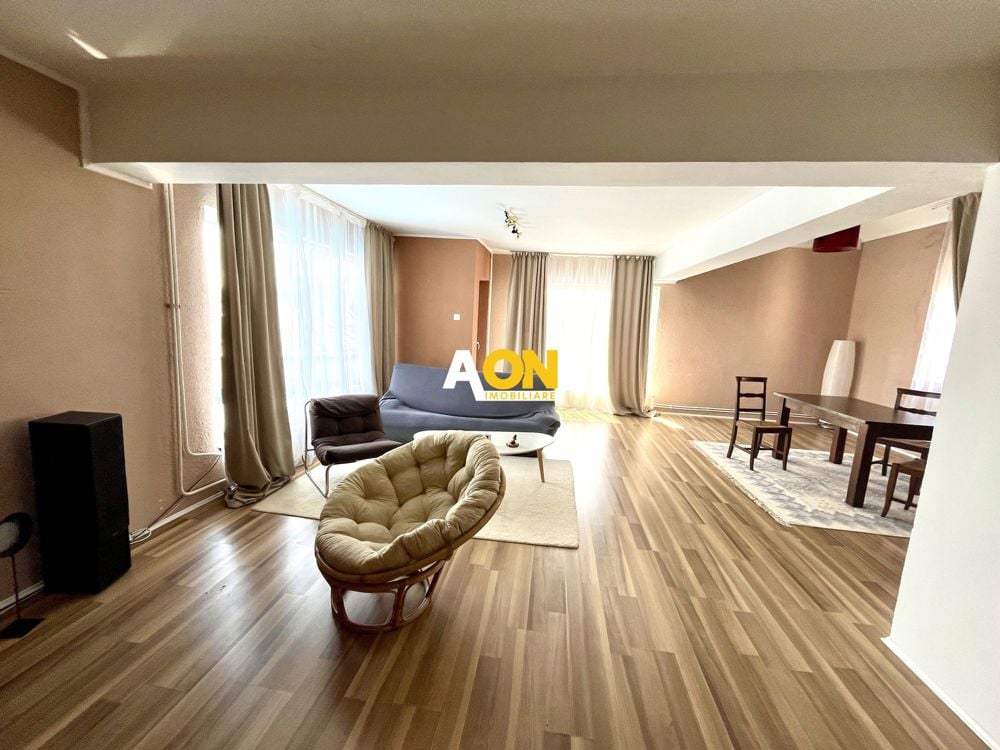 Apartament cu 3 Camere, Scară Interioară, Terasă, Zona Centru