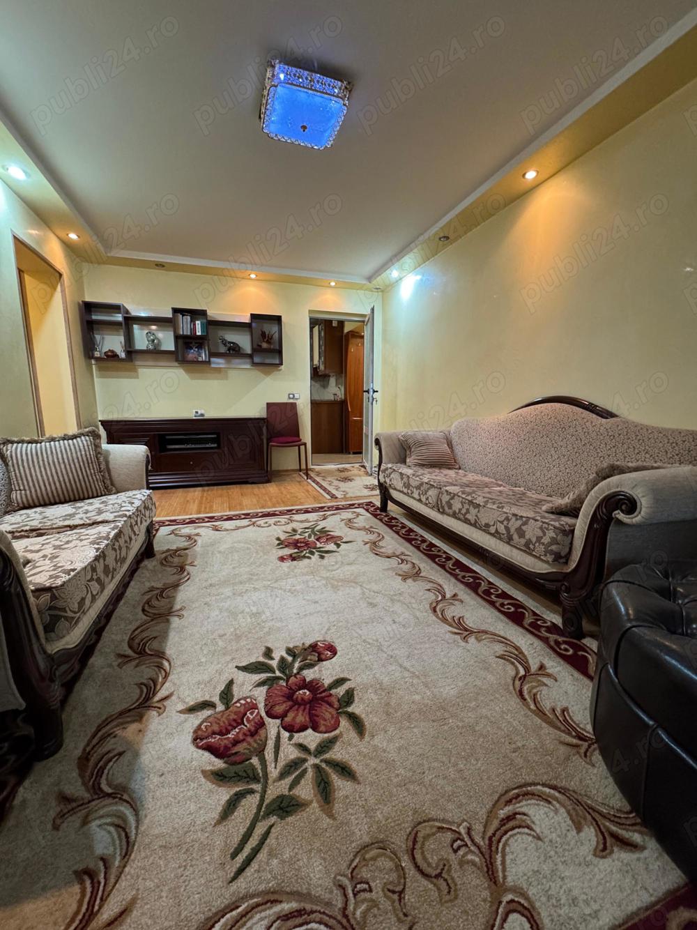 Apartament cu 2 camere, localizat în zona de sus a orașului.