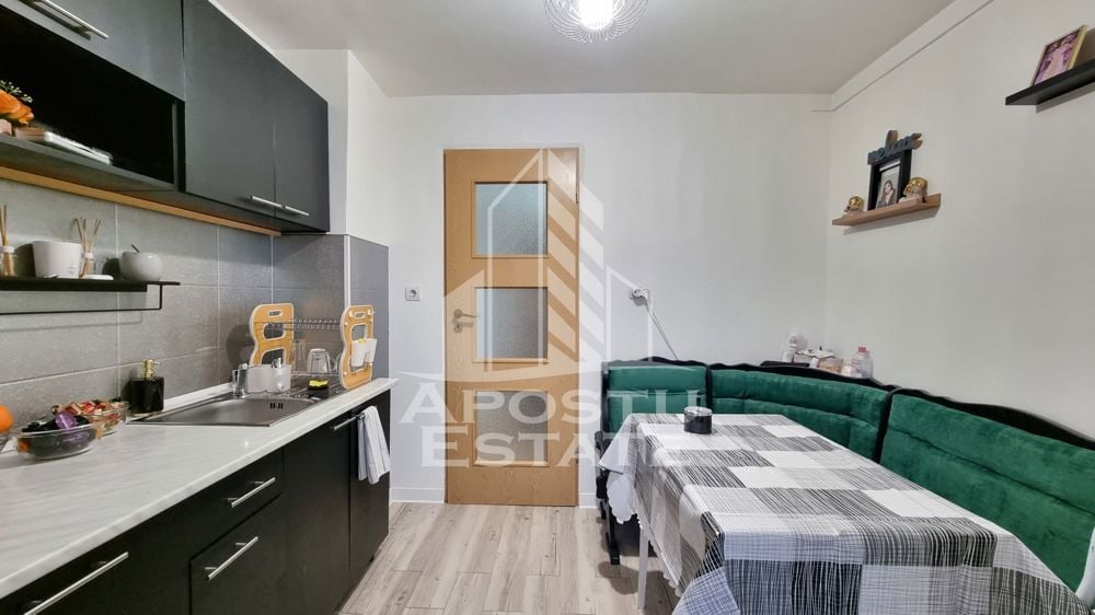 Apartament 2 camere, etaj 1, centrala proprie, zona Calea Lipovei