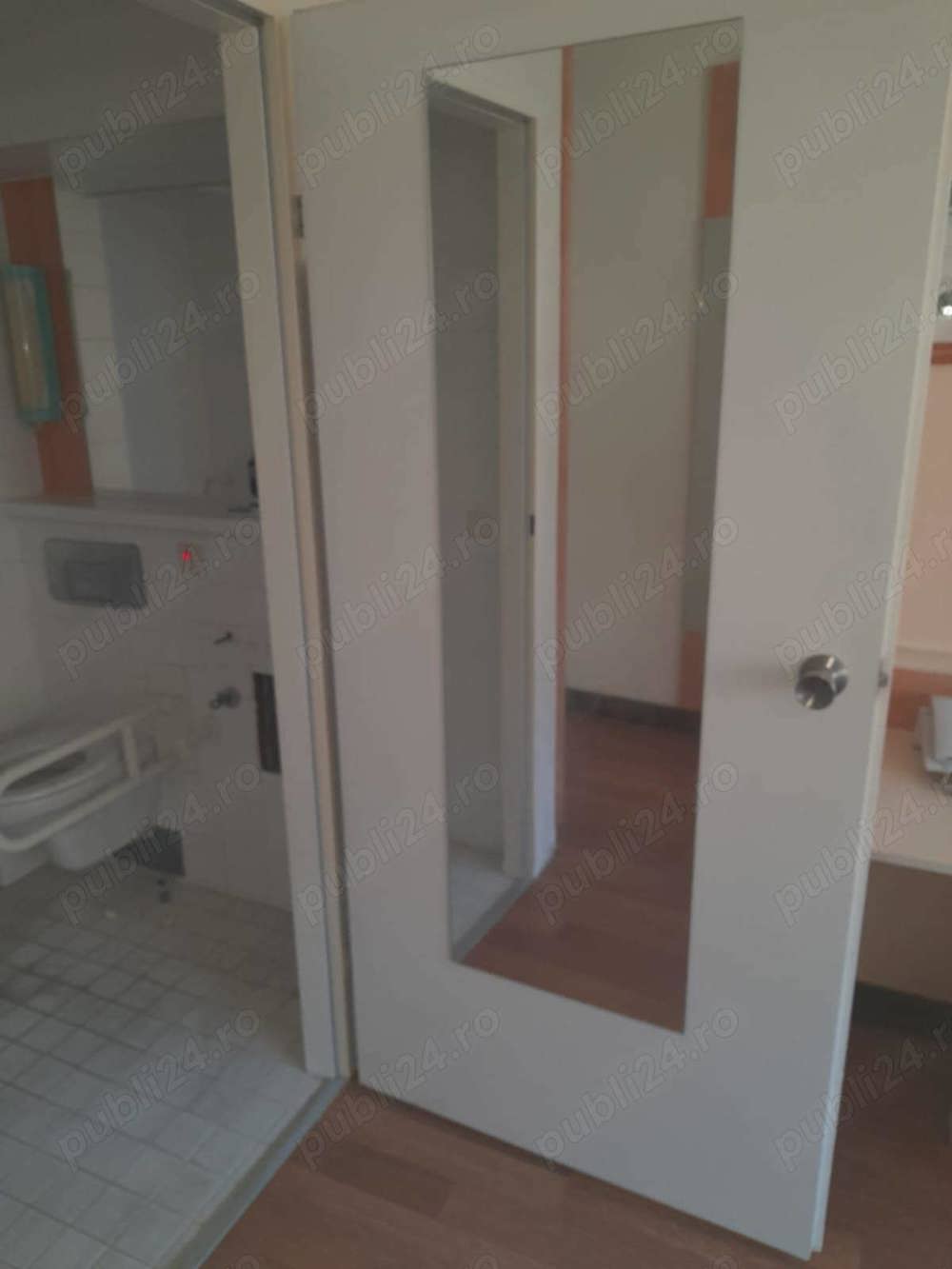 Usa de baie, cu sticla in mijloc, 90x210cm,400 Ron buc,la Oradea