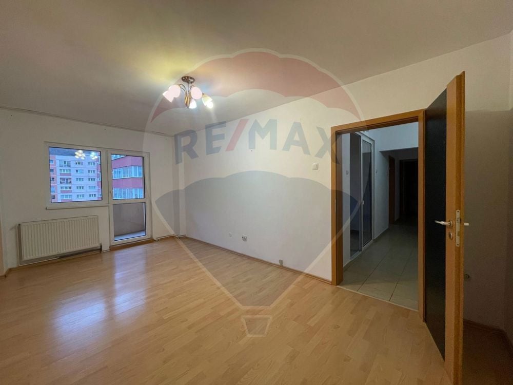 Apartament de 3 pe Pietonală Răcădău