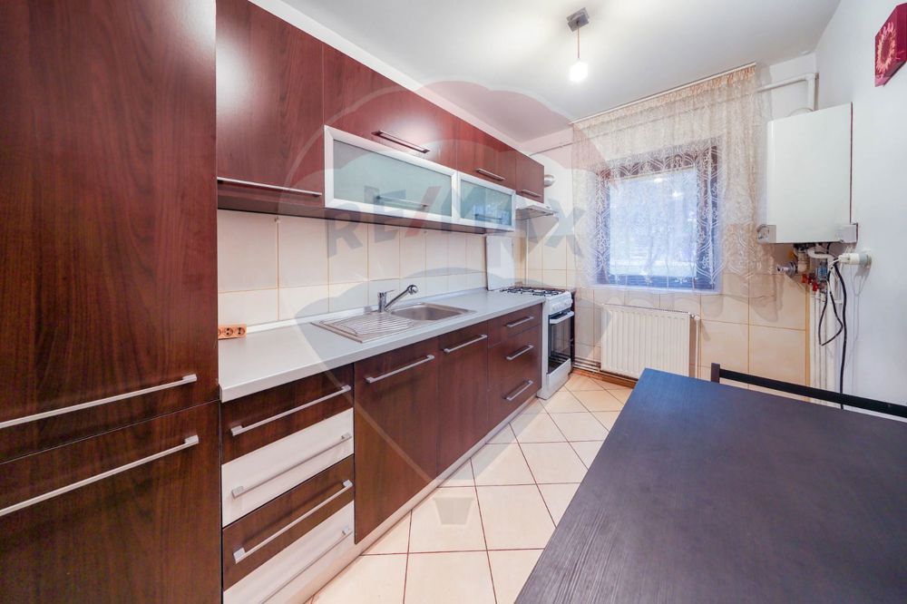 Apartament cu 2 camere si loc de parcare si boxa în zona Racadau