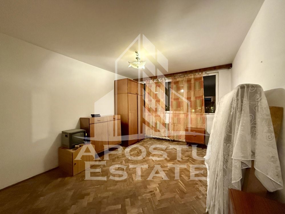 Apartament 2 camere decomandat, etaj 3,  lift, zona Olimpia - Stadion