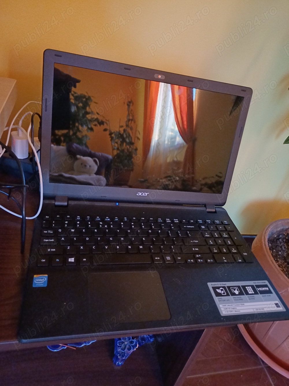 Vând laptop acer 
