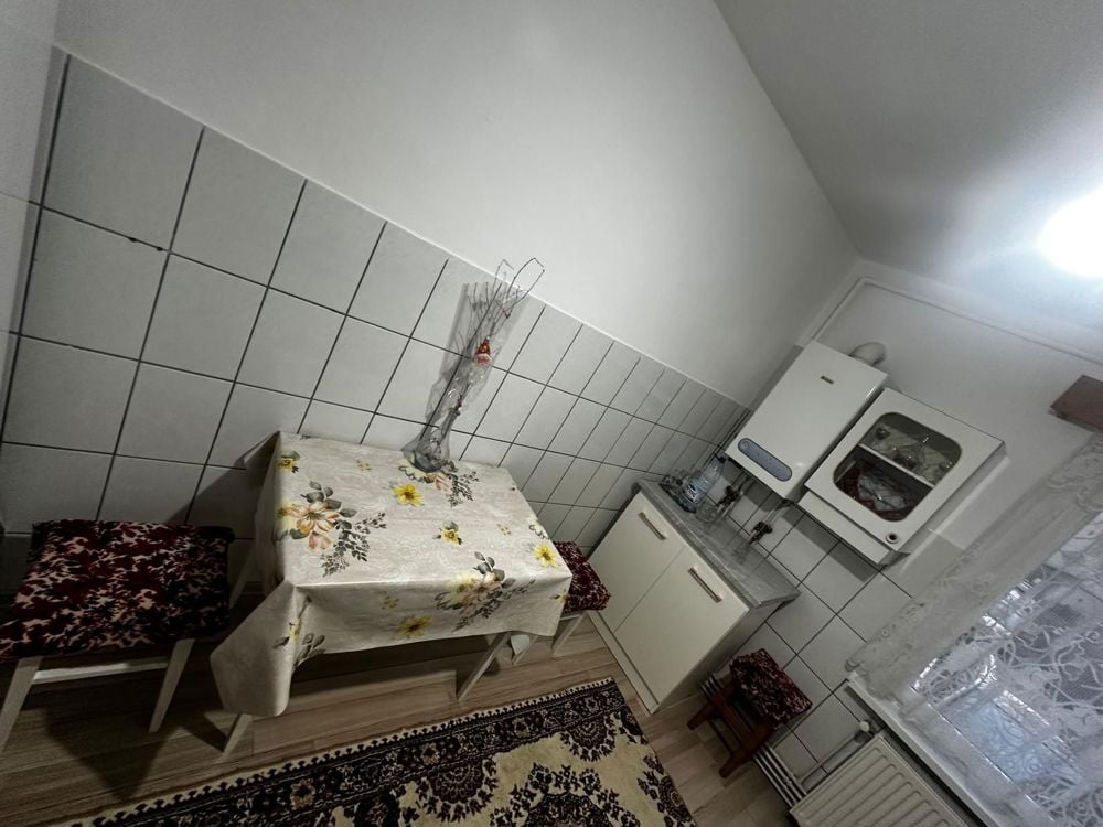 Apartament cu 3 camere de inchiriat