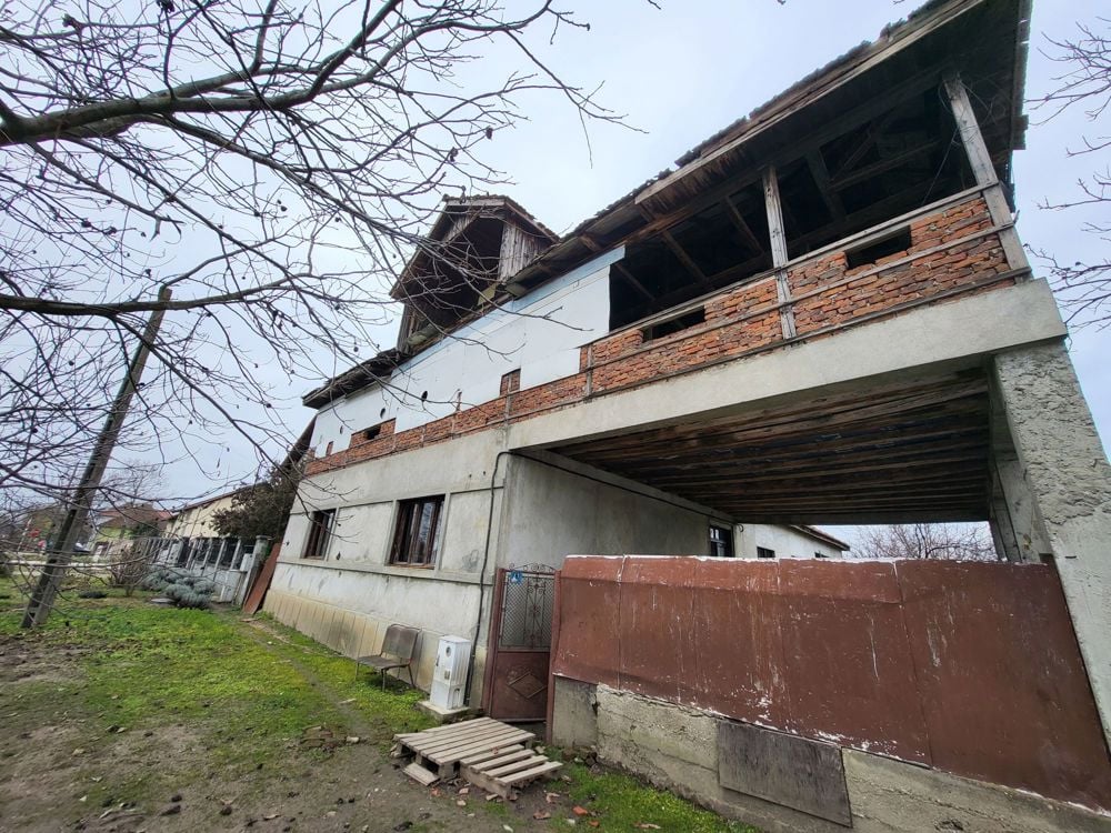 Casa si teren (2877mp) Mosnita Veche, asfalt, toate utilitatile in fata