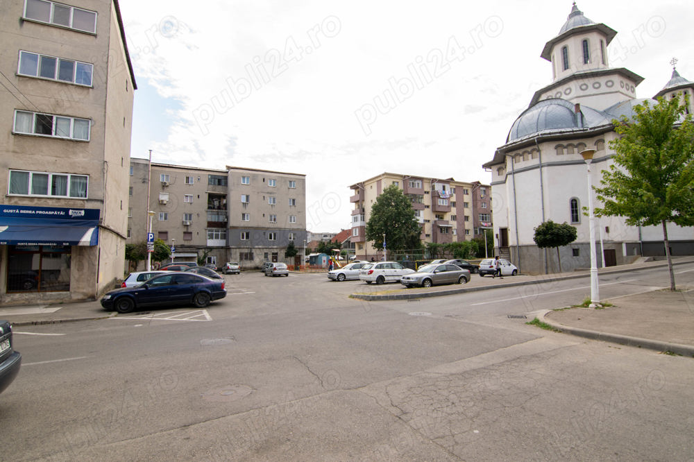 Vând apartament 4 camere, decomandat, 98 m Zona 1, poziție excelentă!