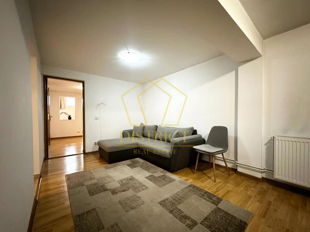 Apartament spatios cu 3 camere | Aradului