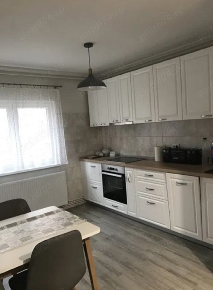 in centru pe Bulevardul Decebal ofer chirie Apartament 2 camere 