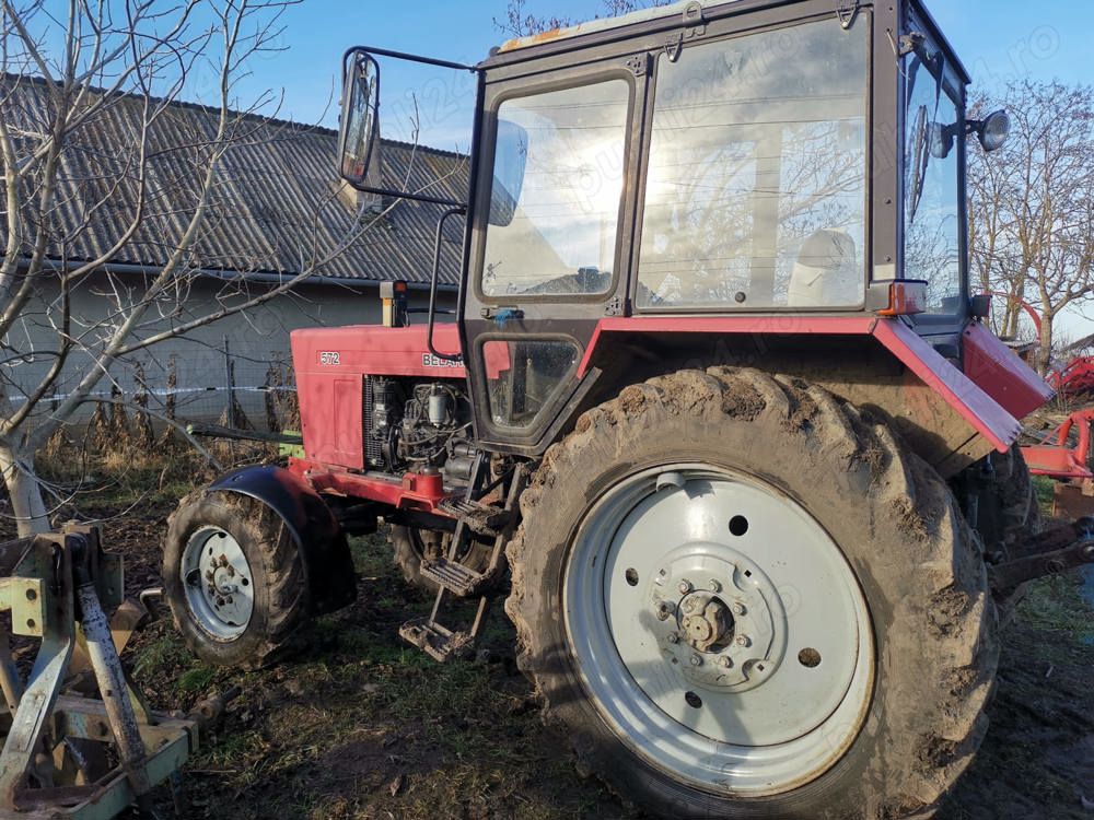 Belarus 572 an 2013 cu încărcător cupa și furci
