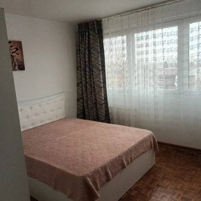 Apartament de 2 camere, decomandat, 55 mp, zona Eroii Revolutiei 