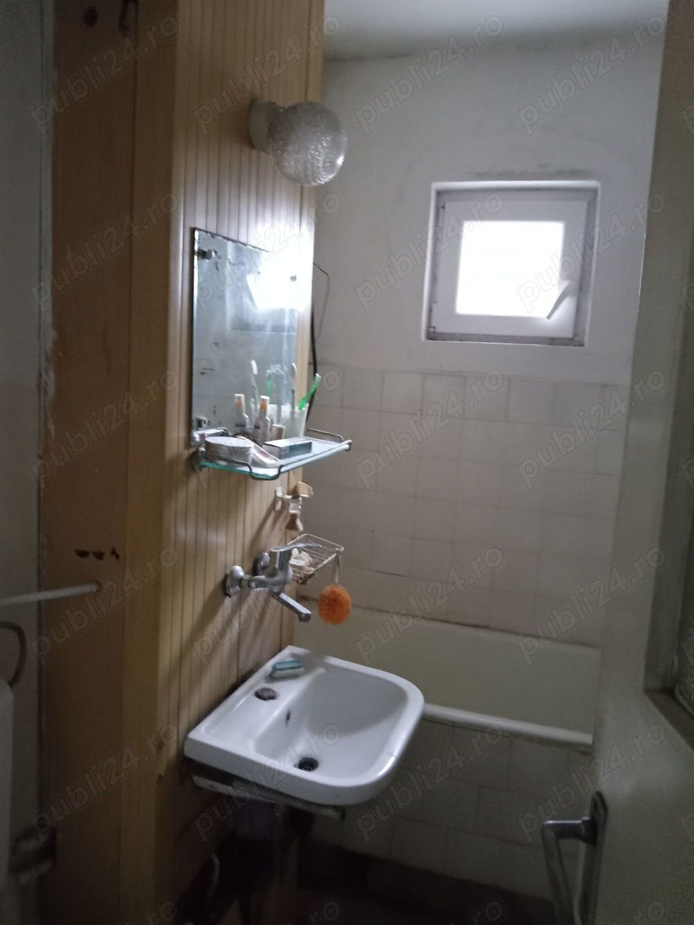 Vind apartament cornișa 3 camere